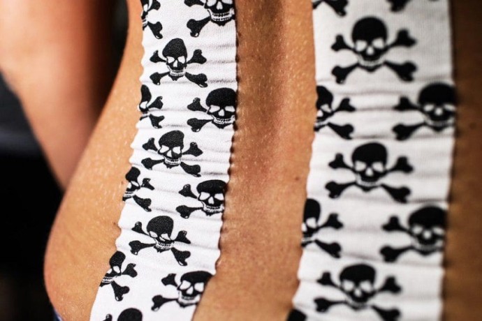 Кинезио тейп BB Design черепа бел. / черный 5см*5м